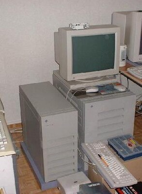 [image: grey Sun VME crates]