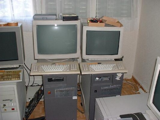 [image: brown Sun VME crates]