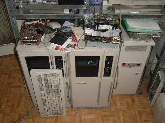 [image: one small part of the left wall shelves]