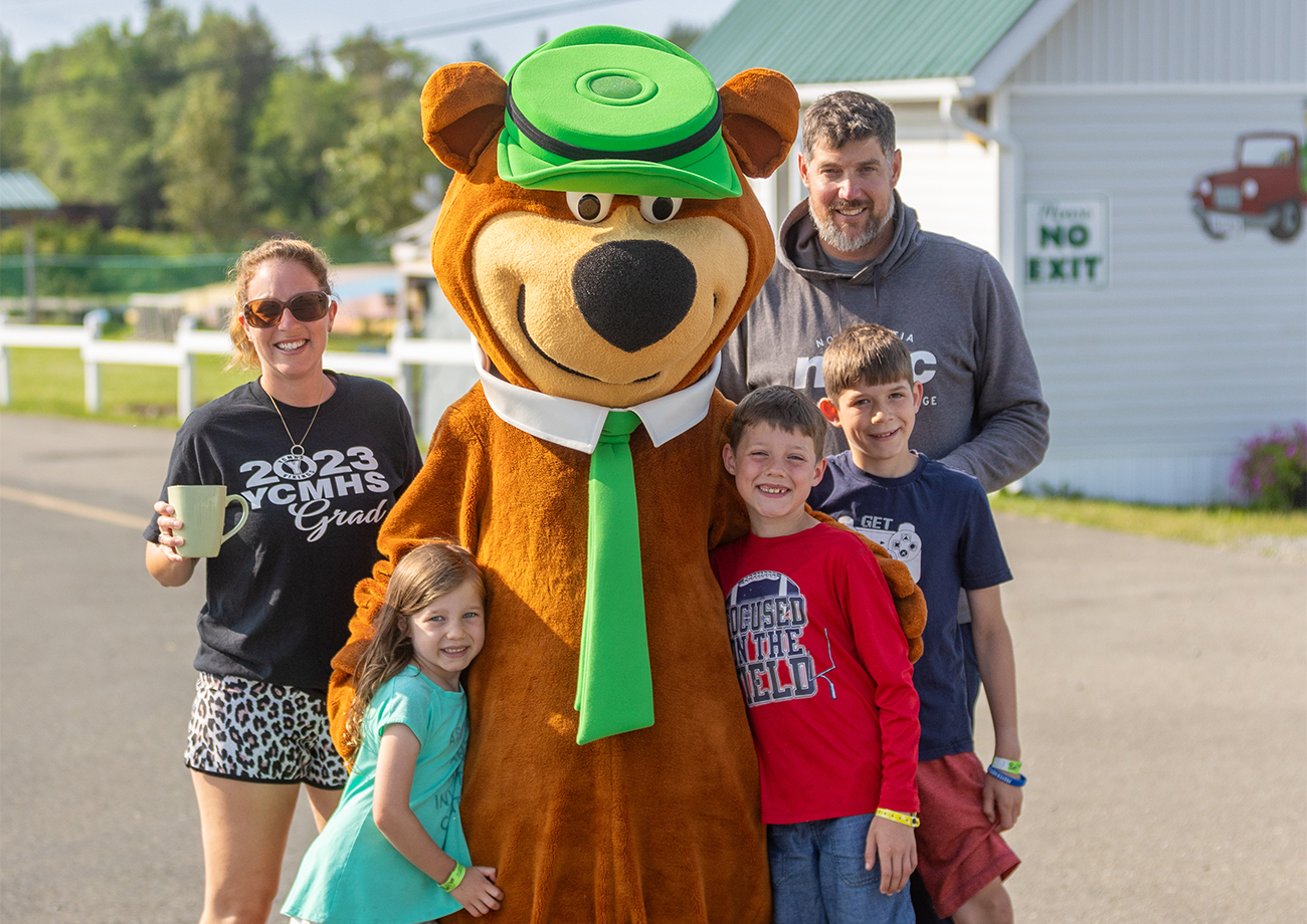 LIVIN’ THE HOLLYWOOD DREAM – JELLYSTONE PARK™ STYLE