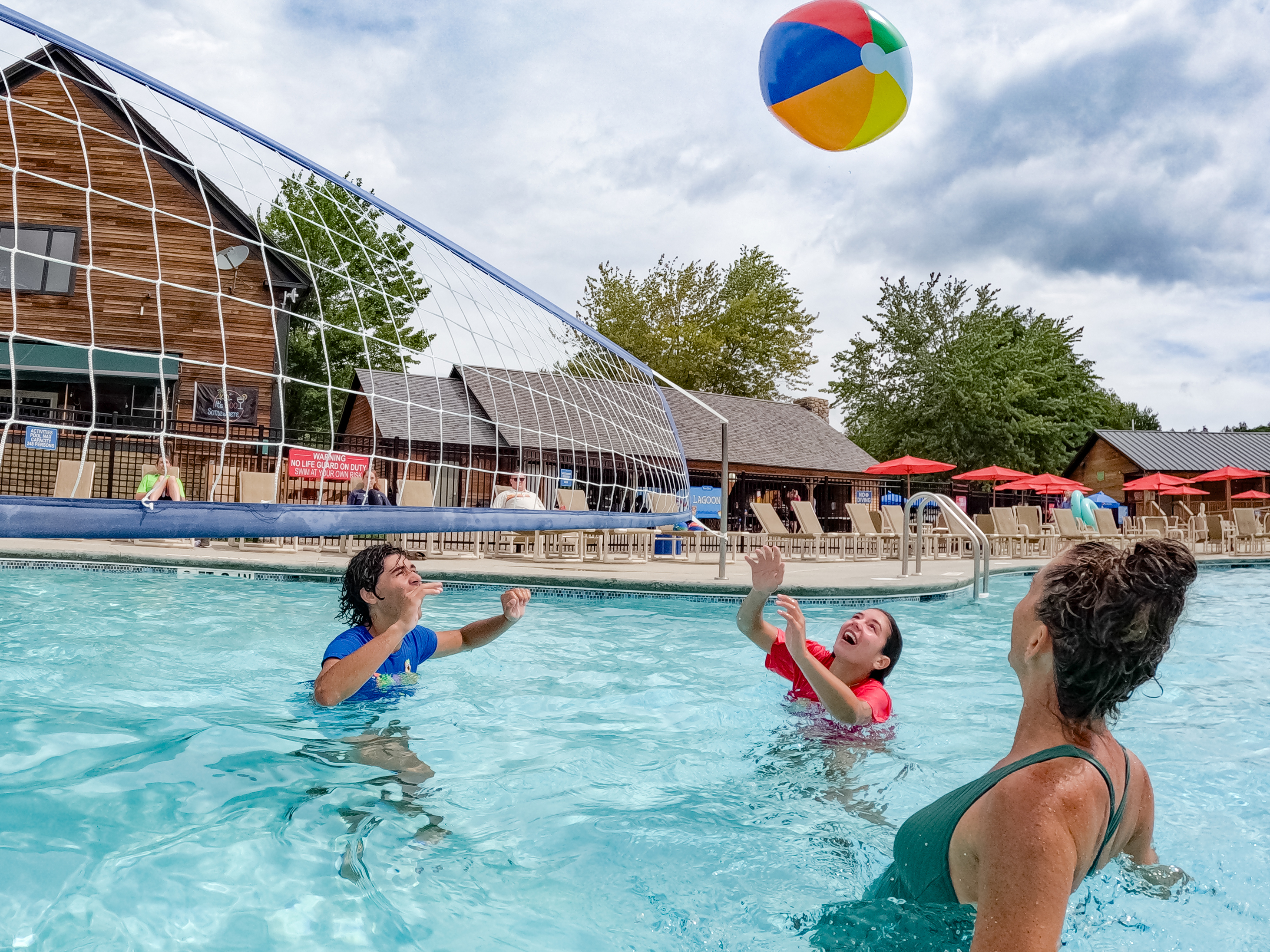 A Bear-tastic Wet Splashfest