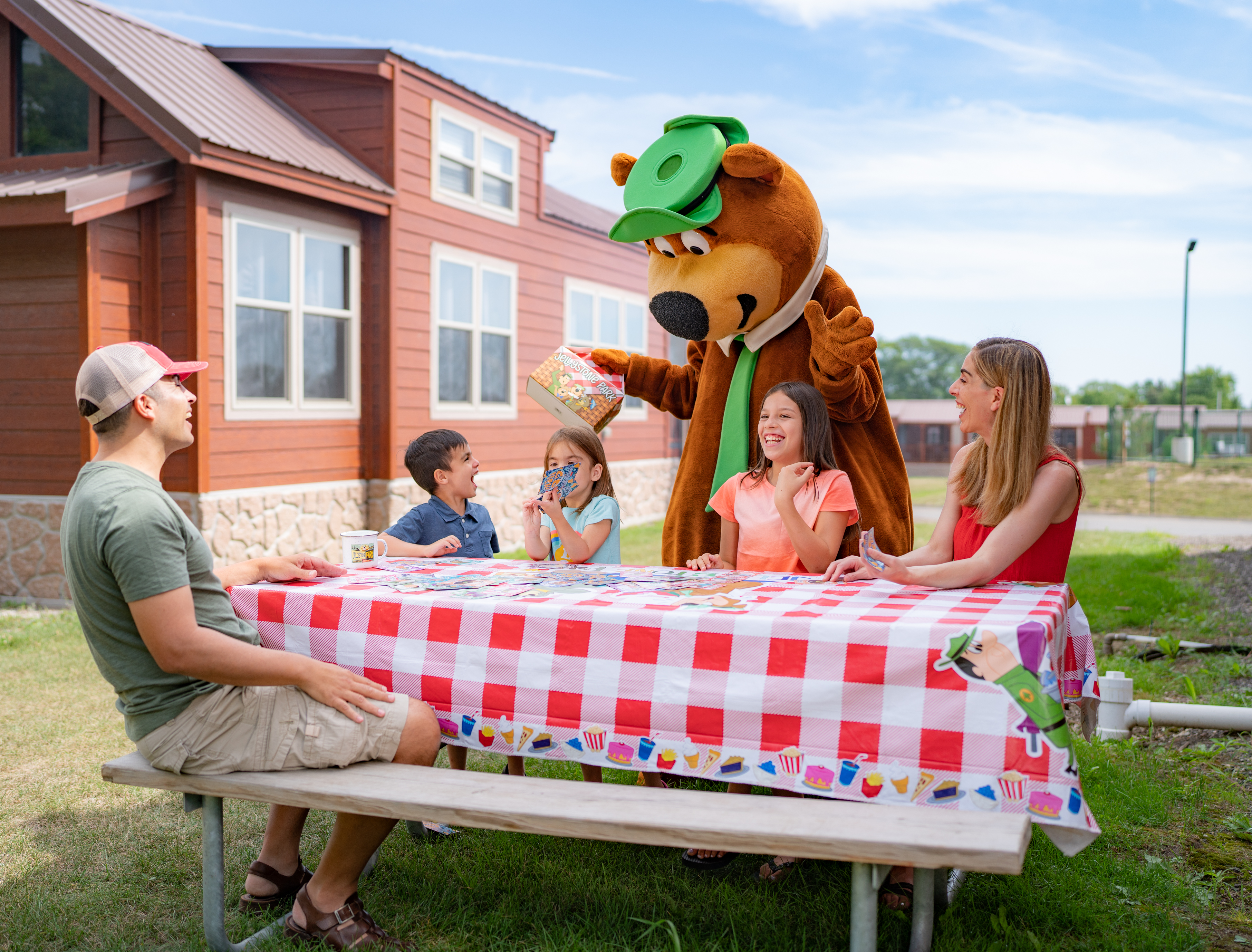 PICNIC PANDEMONIUM W/ YOGI BEAR