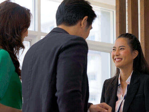 What language does the staff speak at Gatlinburg River Inn?