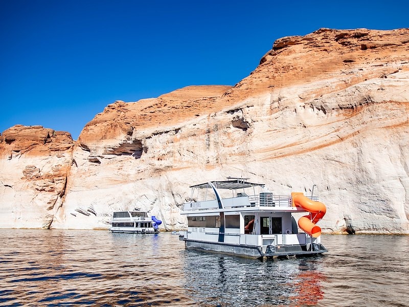 Floating Inn floating-inn