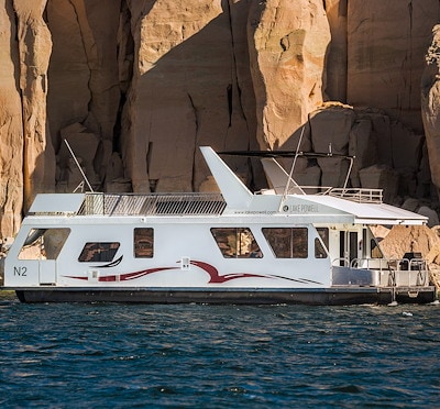 Can Houseboats Travel: Discover the Ultimate Floating Adventure!