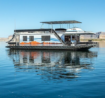 Can Houseboats Travel: Discover the Ultimate Floating Adventure!