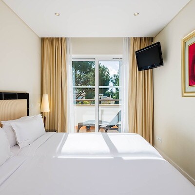 Suite de Lujo con Una Habitación en As Cascatas Resort & Spa Vilamoura, - 1