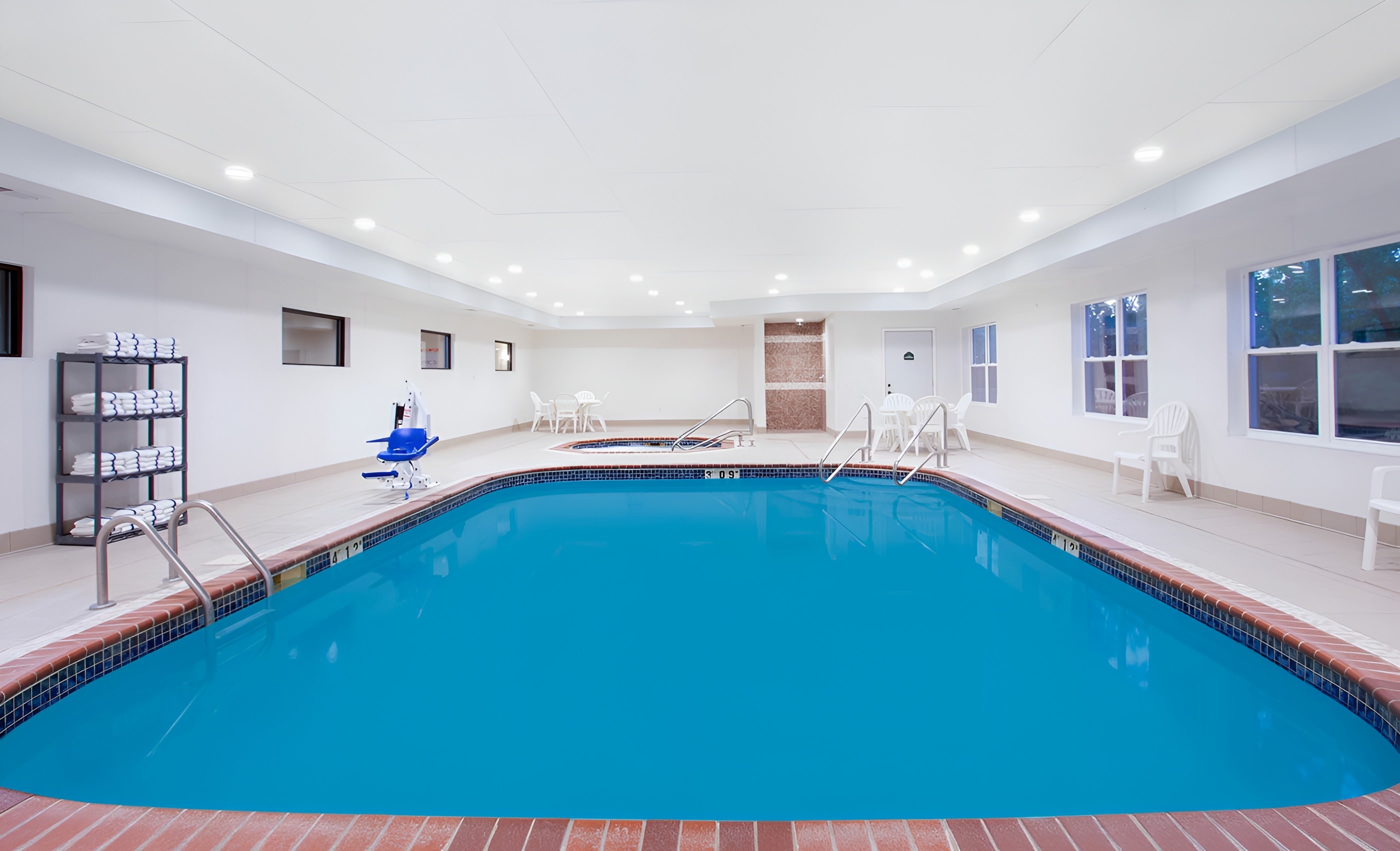 The indoor pool at Wingate by Wyndham in Columbia, Missouri invites relaxation.