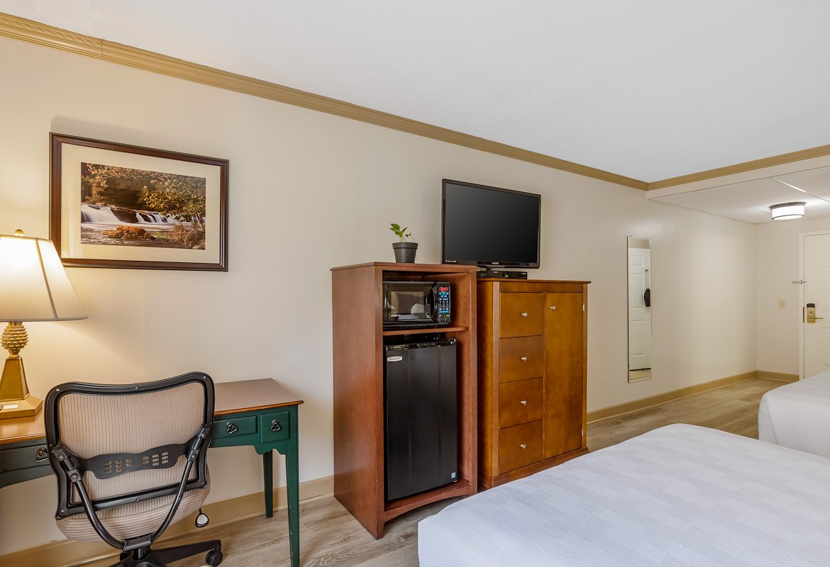 Two Bedrooms At Best Western Plus Morristown Inn
