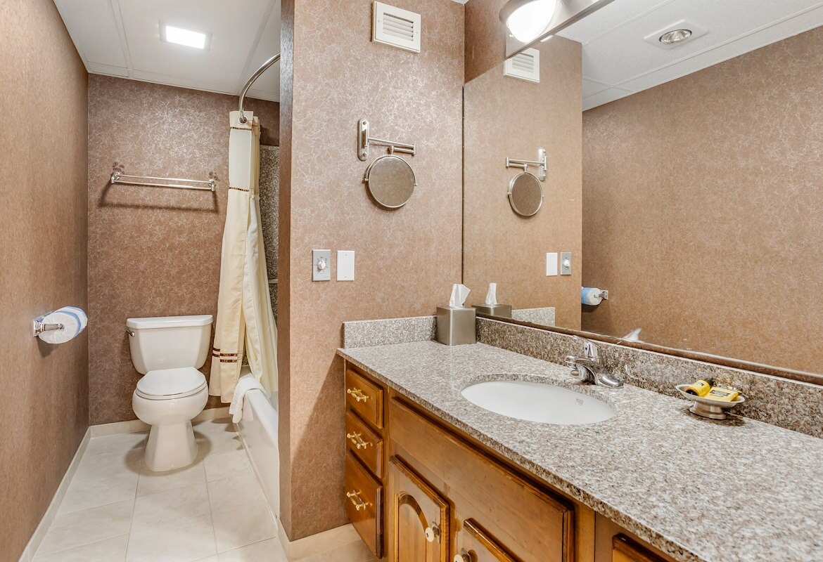 Apartment Bathroom view At Bw Morristown