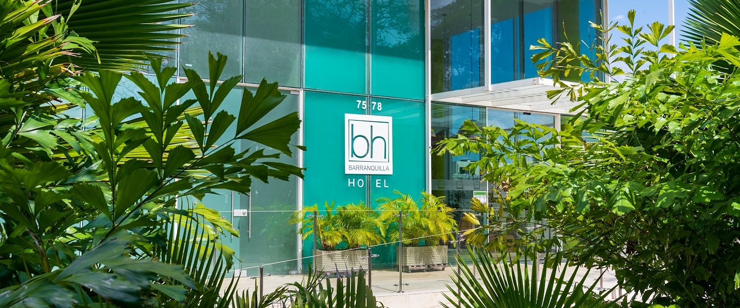 Entrada a lobby hotel bh Barranquilla