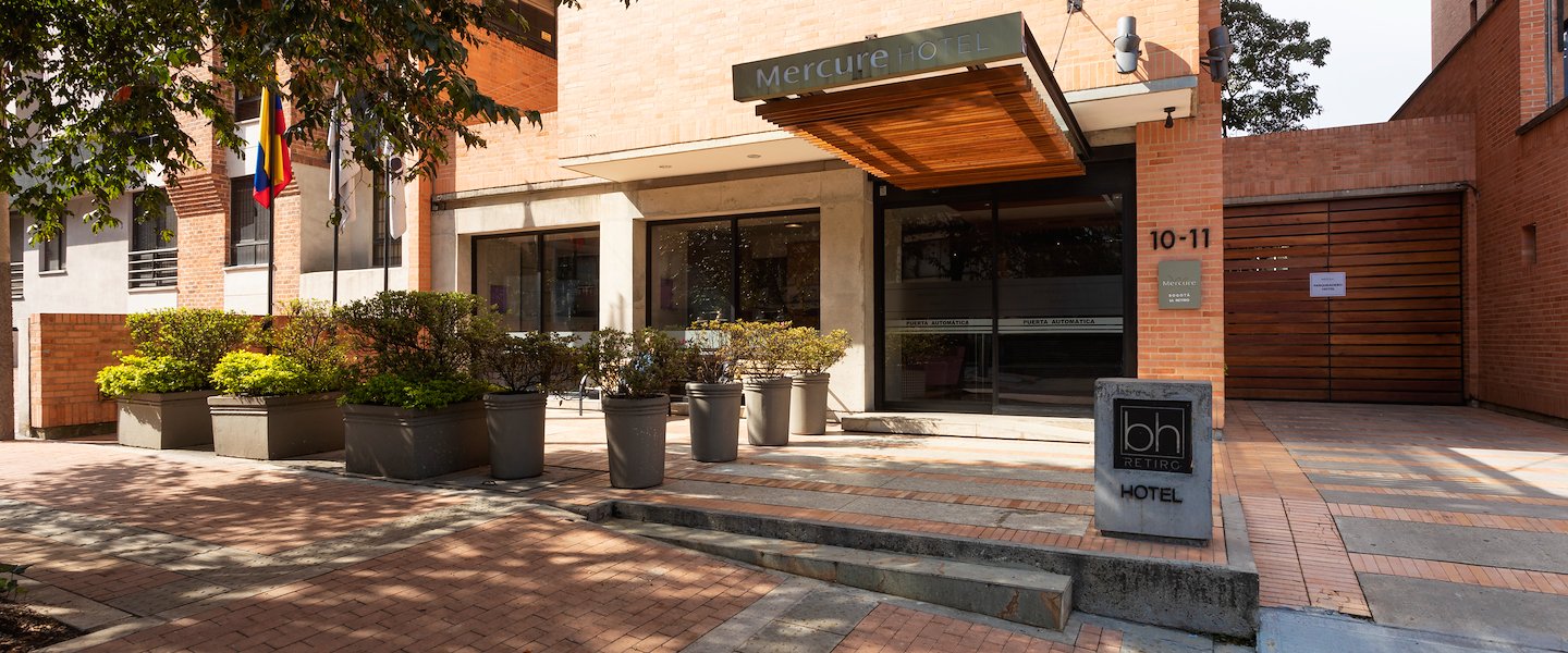 Entrada Hotel Mercure bh El Retiro 