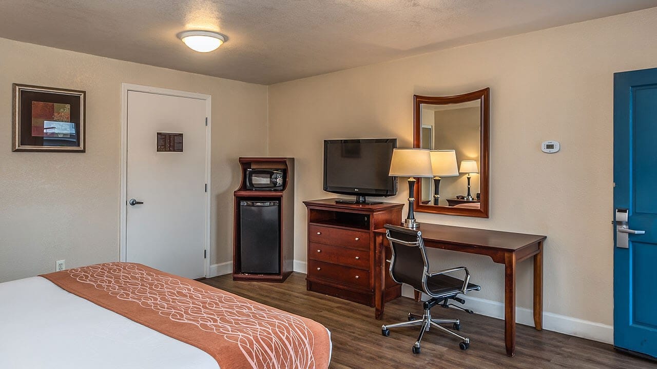 Queen Bedroom