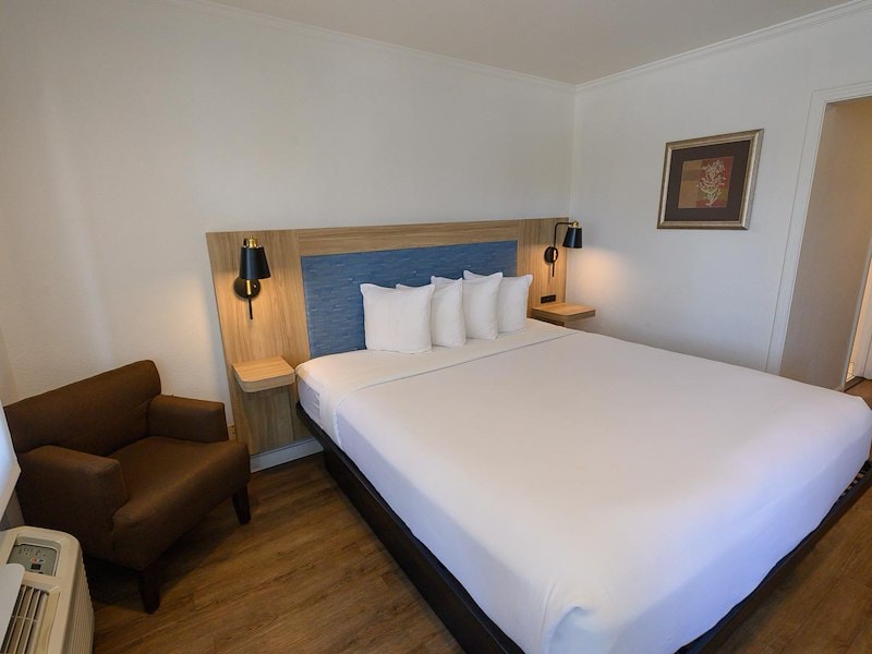 QUEEN BEDROOM at Blue Pacific Hotel, California - 2