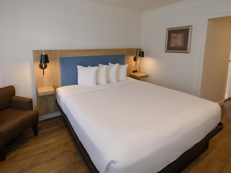 KING BEDROOM at Blu Pacific Hotel, California - 1