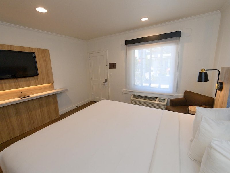 KING BEDROOM at Blu Pacific Hotel, California - 2