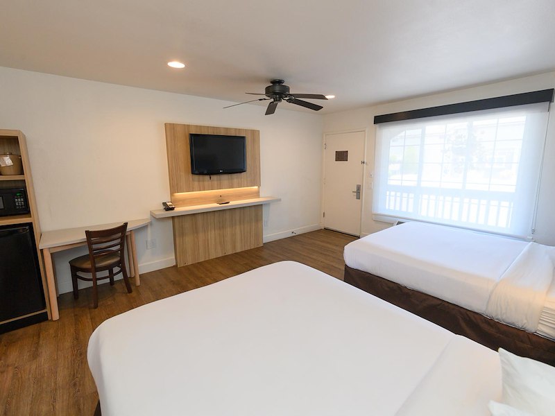 Queen Queen Accessible Room at Blu Pacific Hotel, California - 2
