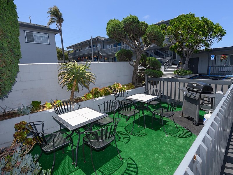 Outdoor Patio and BBQ at Blu Pacific Hotel, California - 1