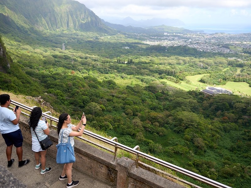 Nuuanu Pali Lookout | Roberts Hawaii