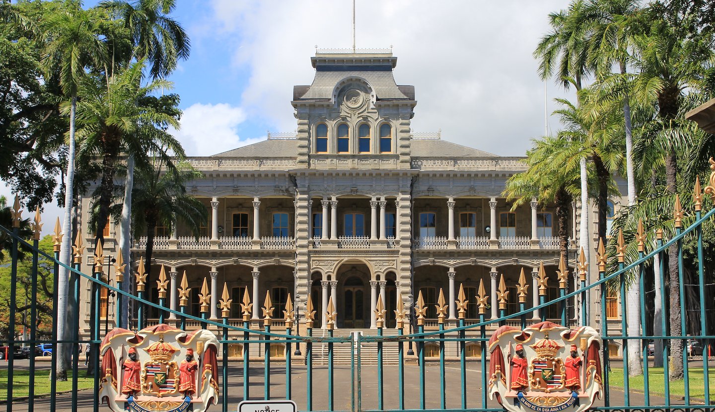 Iolani palace in Honolulu City Tour by Roberts Hawaii, Honolulu, HI, USA