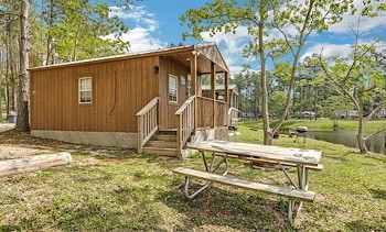 Lodging at Jellystone Park™ Alabama Golf Coast