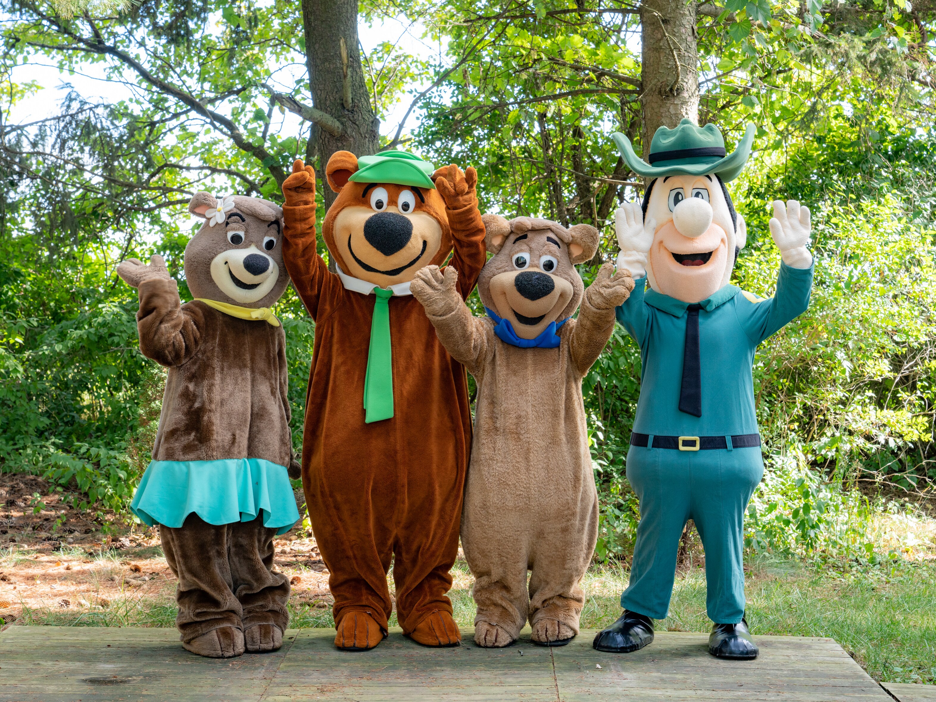 Character Interactions of Jellystone Park™ Williamsport