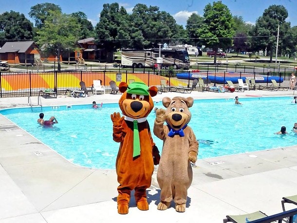 Holmes County Swimming Pool
