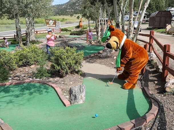 Mini Golf Jellystone Park™ Estes Park
