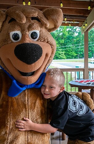 Character Interactions at Jellystone Park™ Columbus North 