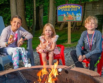 Community Firepits at Jellystone Park™ Columbus North