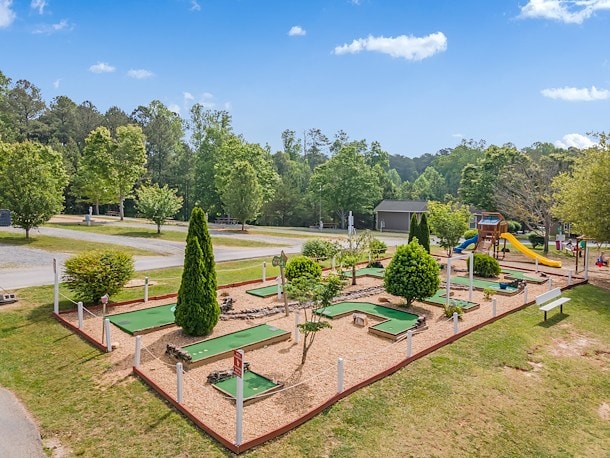 Mini Golf at Jellystone Park Bremen