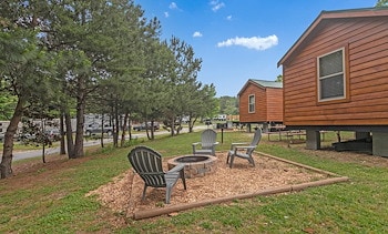 Lodging at Jellystone Park™ West Georgia