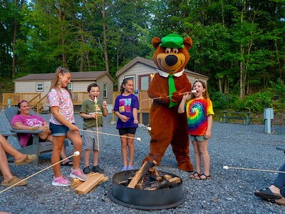 Hang Out with Characters of Jellystone Park™ Pigeon Forge