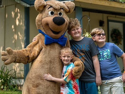 Become BFFs (Bear Friends Forever)!