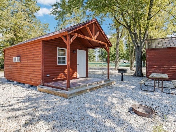 Boo Boo Bungalow - 1