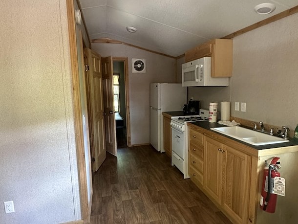 Pine Grove Yogi Cabins - 2