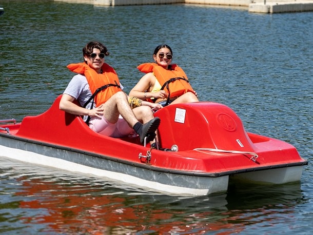 Canoes, Kayaks, Paddle Boards, and Row Boats at Jellystone Park™ Barton Lake