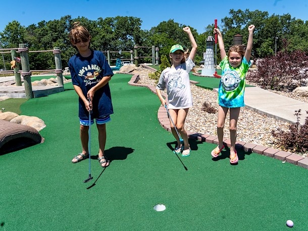 Mini Golf at Jellystone Park™ Warrens