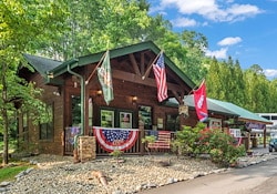 Jellystone Park™ Pigeon Forge, Tennessee