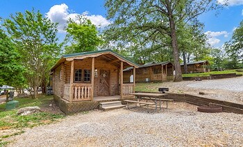 Lodging at Jellystone Park™ Mammoth Cave