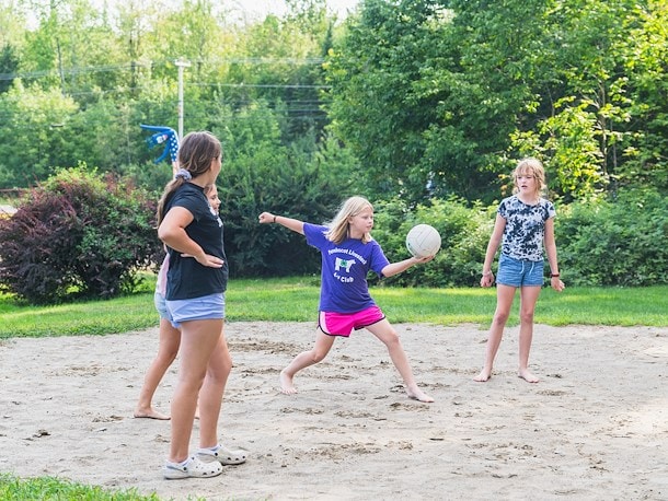 Volleyball at Jellystone Park™ St. Louis West 