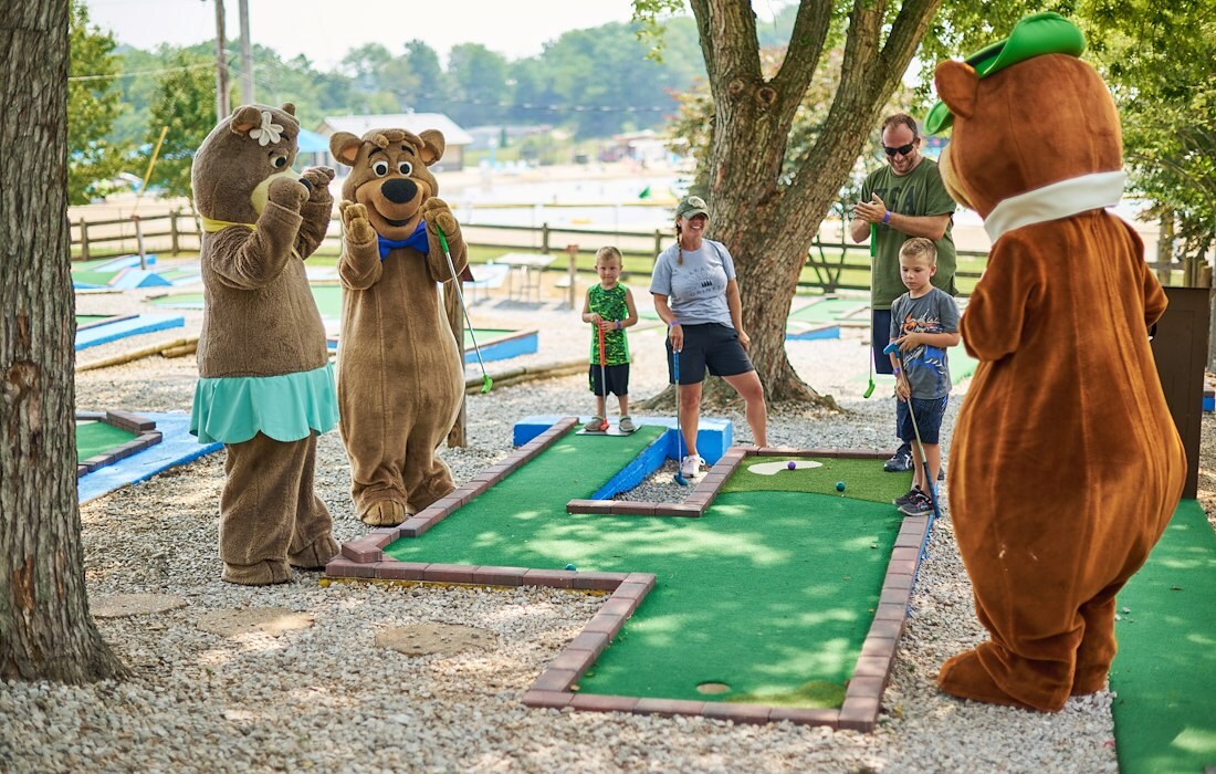 Mini Golf at Jellystone Park™ Mammoth Cave