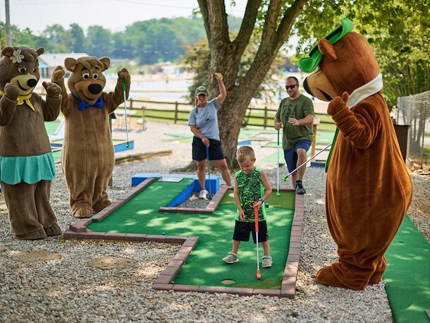 Mini Golf Jellystone Park™ Mammoth Cave