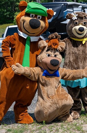 Character Interactions in Jellystone Park™ Cranberry Acres