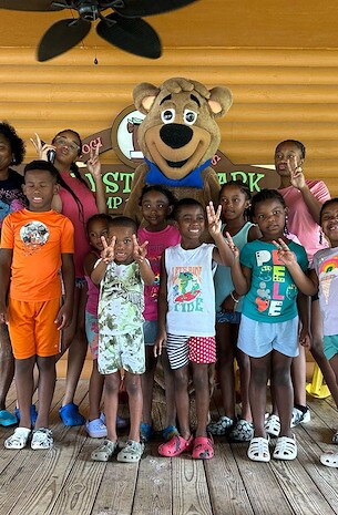 Character Interactions at Jellystone Park™ Tabor City