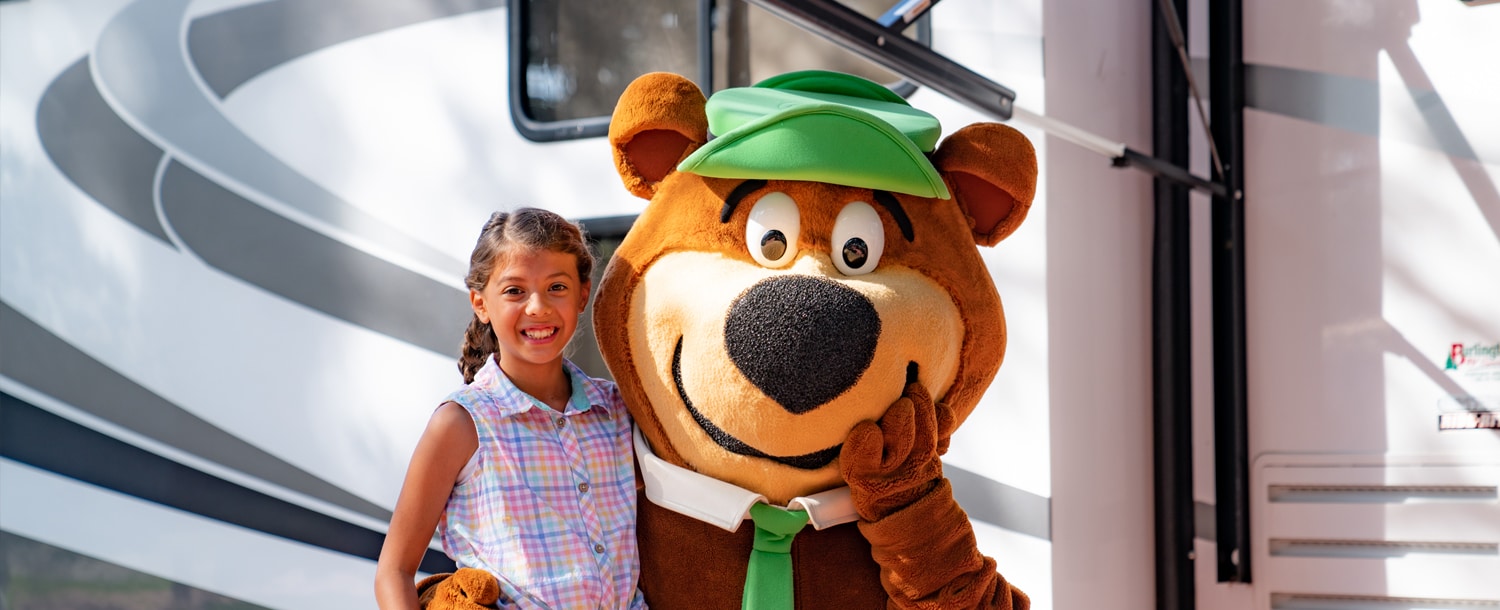 Character Interactions at Jellystone Park™ Lake of the North