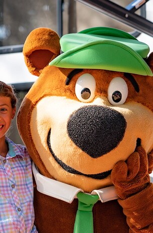 Character Interactions at Jellystone Park™ Lake of the North