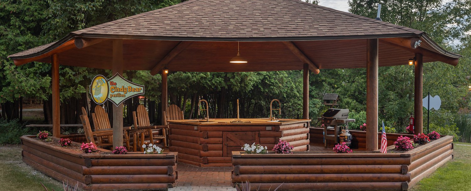 Jellystone Park™ Petoskey Community Firepit