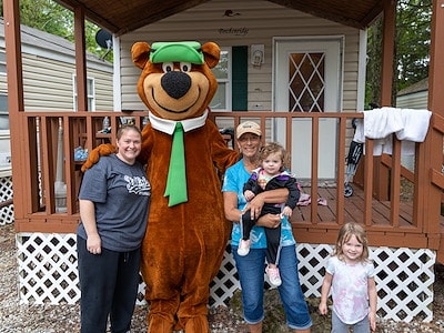 Make New BFFs (Bear Friends Forever) at Jellystone Park™ St. Louis West