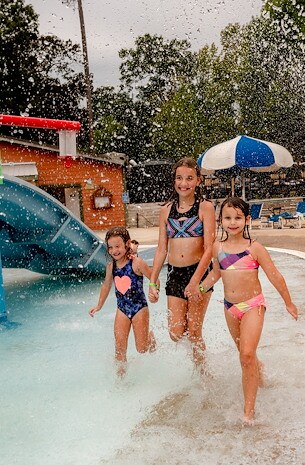 Swimming Pool at Jellystone Park™ Pelahatchie